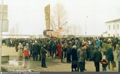 Митинг у памятника борцам за установление Советской власти
