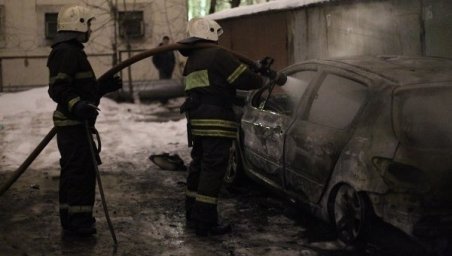 Жилой дом и автомобиль уничтожены огнем в Колпашевском районе