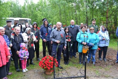 В Колпашевском районе прошла церемония захоронения останков солдата ВОВ