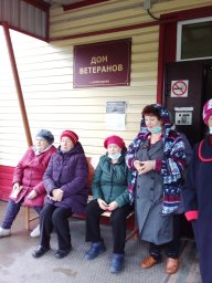 С Днём старшего поколения в Колпашево поздравили жильцов дома Ветеранов