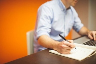 Лишь пятая часть сотрудников задерживается на работе добровольно
